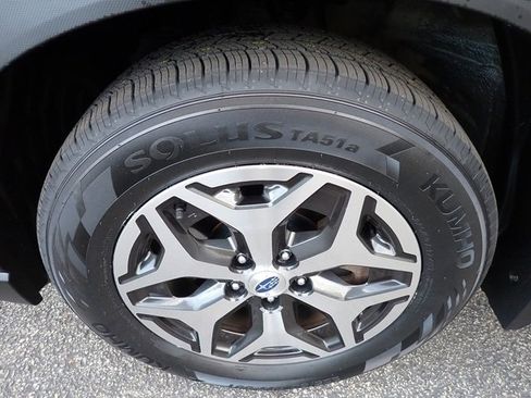 Used 2020 Subaru Forester Premium image 11