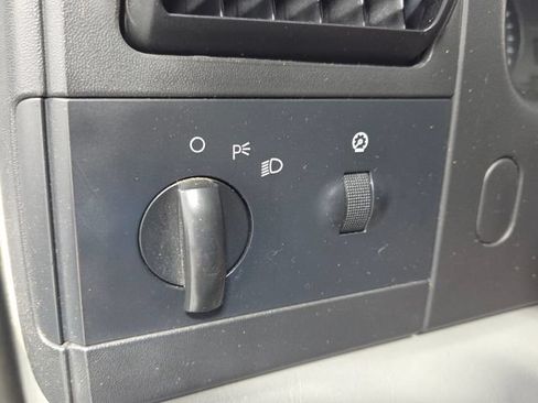 Used 2006 Ford F250 XL RWD image 28