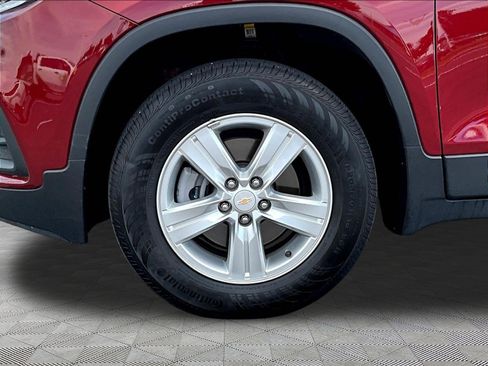 Used 2022 Chevrolet Trax LT w/ LT Convenience Package AWD/4WD image 34