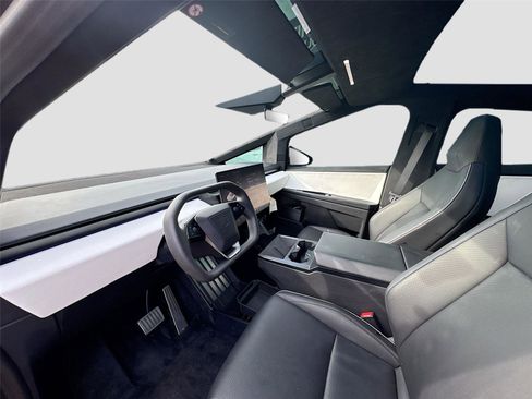 Used 2024 Tesla Cybertruck AWD Crew Cab image 15