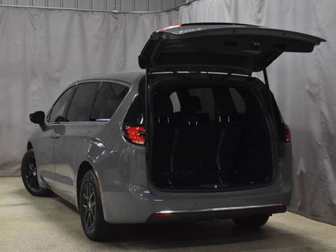 Certified 2025 Chrysler Pacifica Select image 35