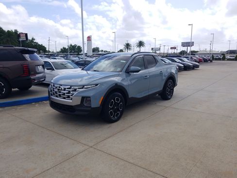 Used 2022 Hyundai Santa Cruz SEL Premium image 3