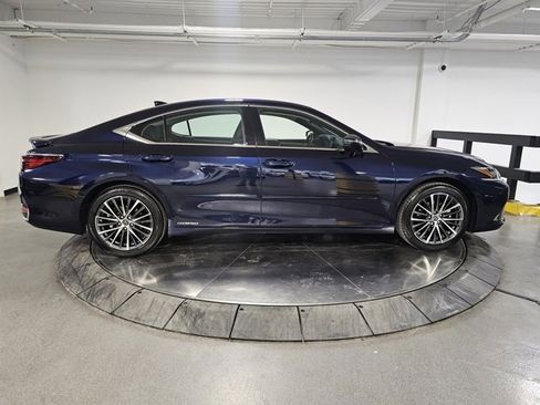 Used 2022 Lexus ES 300h w/ Premium Package image 9