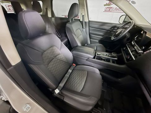 Certified 2023 Nissan Pathfinder SV w/ SV Premium Package AWD/4WD image 33