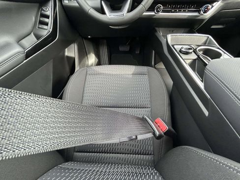 New 2026 Chevrolet Equinox LT FWD image 13