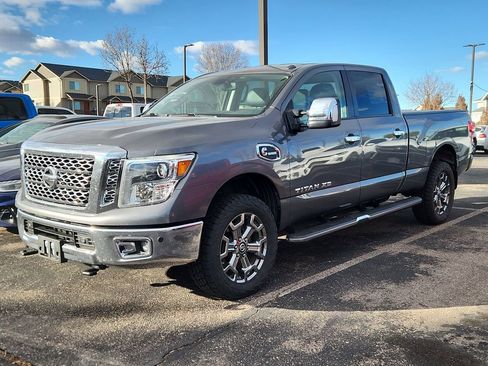 Used 2018 Nissan Titan SL w/ Chrome Package image 3