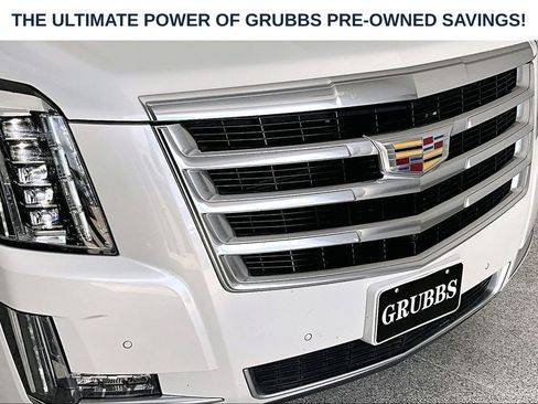 Used 2018 Cadillac Escalade Luxury AWD/4WD image 38