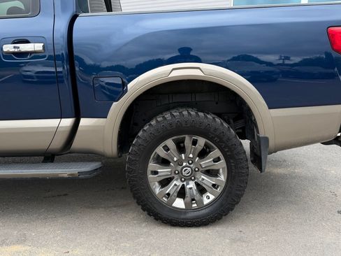 Used 2018 Nissan Titan SV AWD/4WD image 14