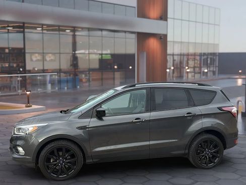 Used 2017 Ford Escape SE w/ Equipment Group 201A image 2
