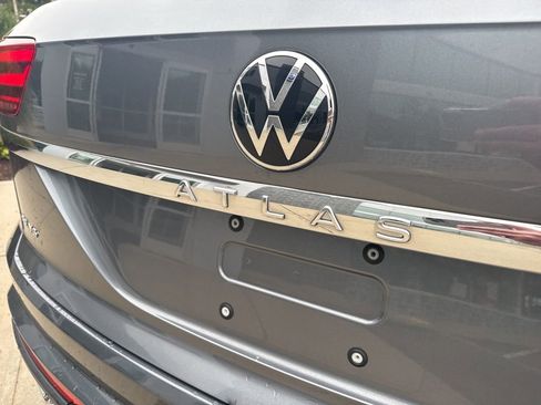 Used 2022 Volkswagen Atlas Cross Sport SE w/ Panoramic Sunroof Package image 28