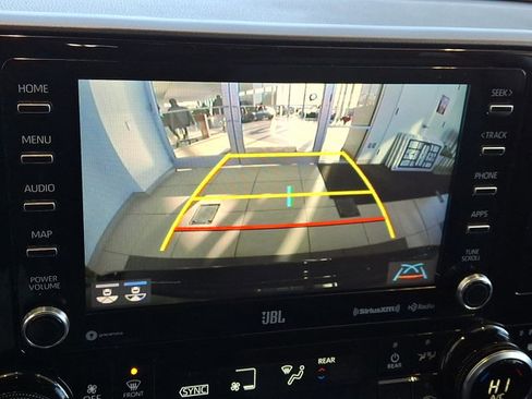 Used 2020 Toyota Highlander Limited image 21