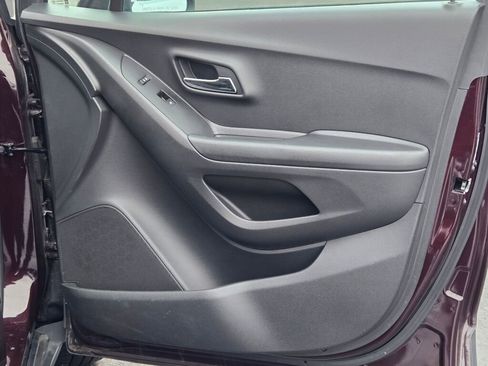 Used 2021 Chevrolet Trax LT w/ Driver Confidence Package image 5