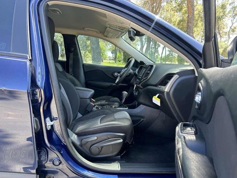 Used 2016 Jeep Cherokee Sport image 17