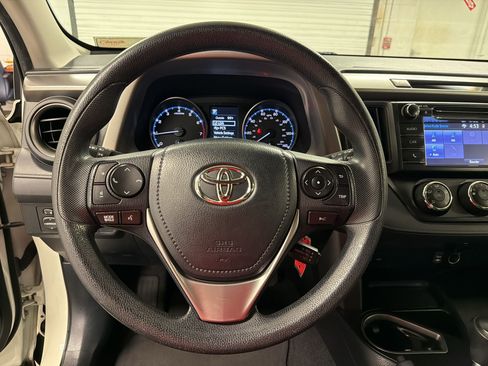 Used 2017 Toyota RAV4 LE FWD image 11