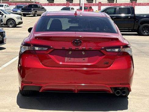 Used 2022 Toyota Camry SE w/ Convenience Package FWD image 5