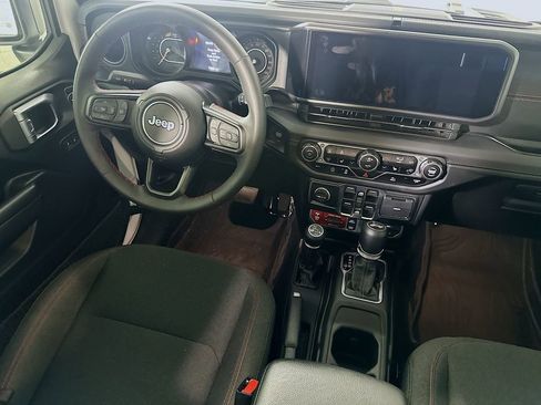 Used 2024 Jeep Wrangler Unlimited Rubicon w/ Convenience Group AWD/4WD image 17