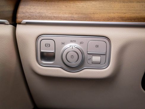 Certified 2025 Mercedes-Benz GLS 450 4MATIC image 22