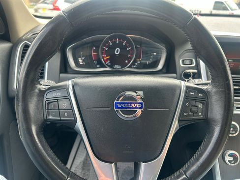 Used 2016 Volvo XC60 T6 w/ Proximity Package AWD/4WD image 22