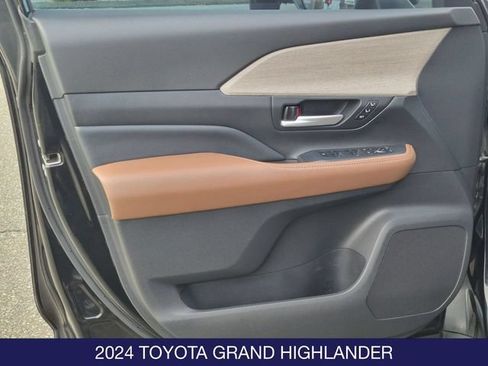 Used 2024 Toyota Grand Highlander AWD image 10