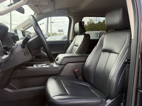 Used 2024 Ford Expedition XLT image 12