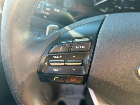 Used 2019 Hyundai Ioniq Plug-In Hybrid image 18