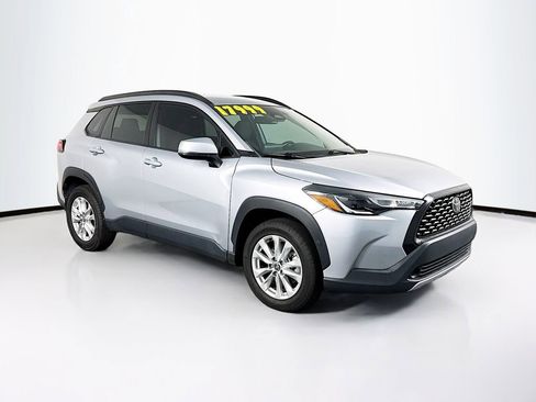 Used 2023 Toyota Corolla Cross LE image 3