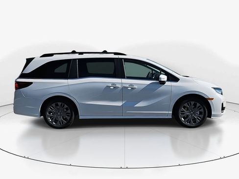 New 2026 Honda Odyssey Touring image 8