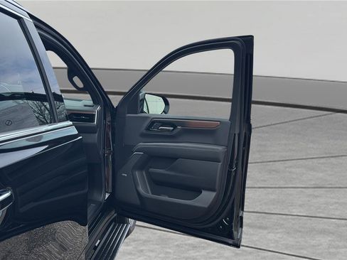 New 2026 GMC Yukon XL Denali w/ Denali Reserve Package image 25