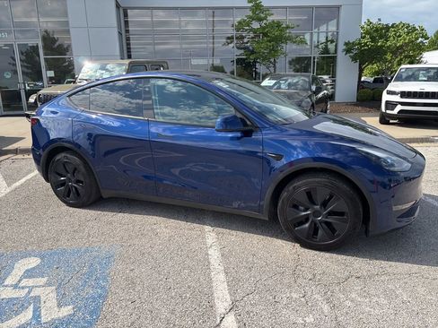 Used 2024 Tesla Model Y Long Range RWD image 34