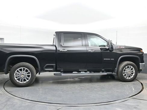 Used 2025 Chevrolet Silverado 2500 LTZ w/ LTZ Convenience Package image 15