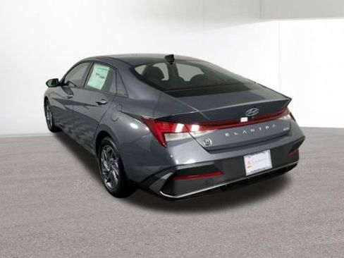 New 2026 Hyundai Elantra Blue image 6