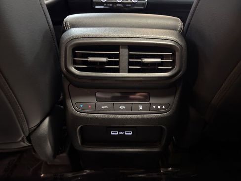 Used 2023 Honda Pilot Touring image 15