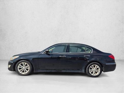 Used 2013 Hyundai Genesis 3.8 RWD image 8
