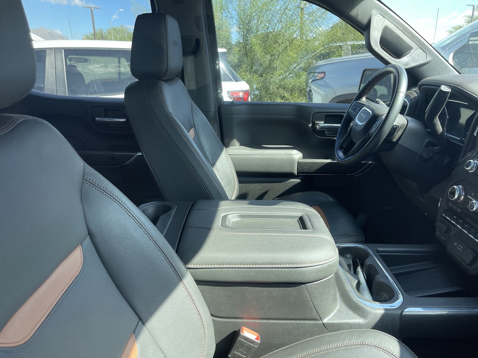 Used 2022 GMC Sierra 1500 AT4 w/ AT4 Premium Package AWD/4WD image 6
