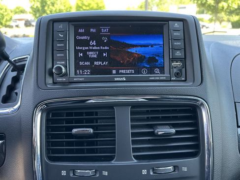 Used 2018 Dodge Grand Caravan SXT FWD image 11