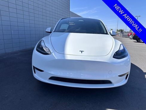 Used 2023 Tesla Model Y Long Range AWD/4WD image 3