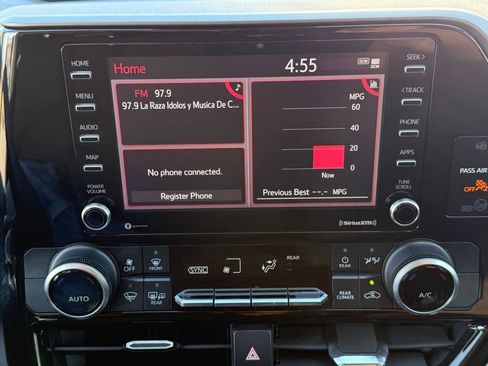 Used 2021 Toyota Highlander L FWD image 27