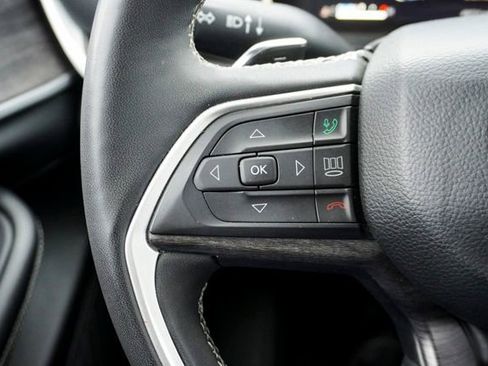 Used 2023 Jeep Grand Cherokee Limited w/ Luxury Tech Group II image 24