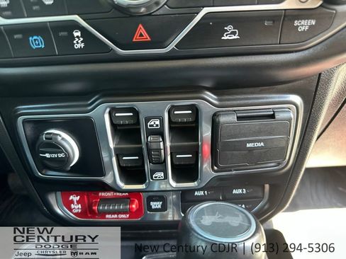 Used 2022 Jeep Wrangler Unlimited Rubicon 4xe w/ Cold Weather Group AWD/4WD image 21