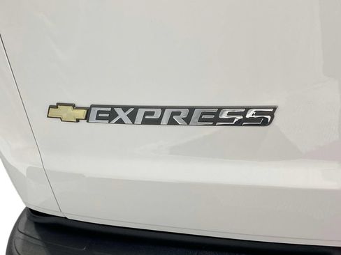 Used 2025 Chevrolet Express 2500 w/ Driver Convenience Package RWD image 10