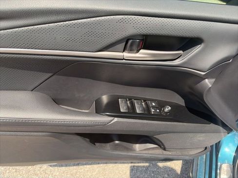 Used 2025 Toyota Camry XSE FWD image 17