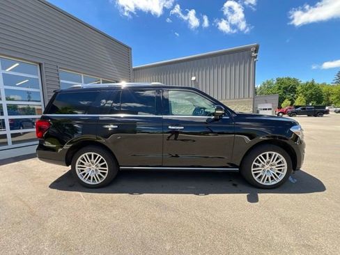 Used 2024 Ford Expedition Limited AWD/4WD image 4