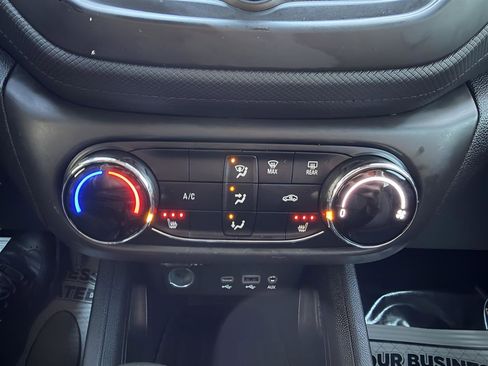 Used 2022 Chevrolet TrailBlazer LT AWD/4WD image 22