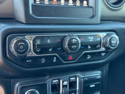 Used 2018 Jeep Wrangler Unlimited Sport S image 22