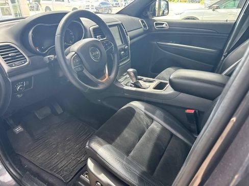 Used 2017 Jeep Grand Cherokee Altitude AWD/4WD image 8