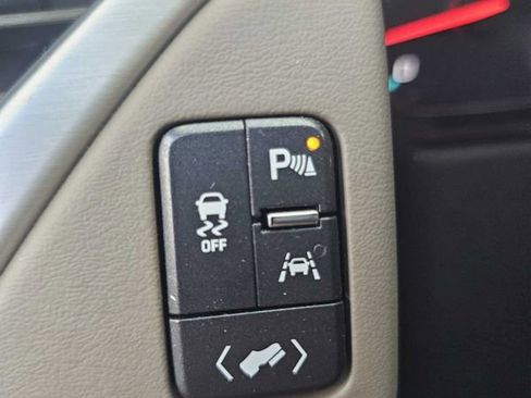 Used 2018 GMC Yukon XL SLT w/ Premium Edition image 19