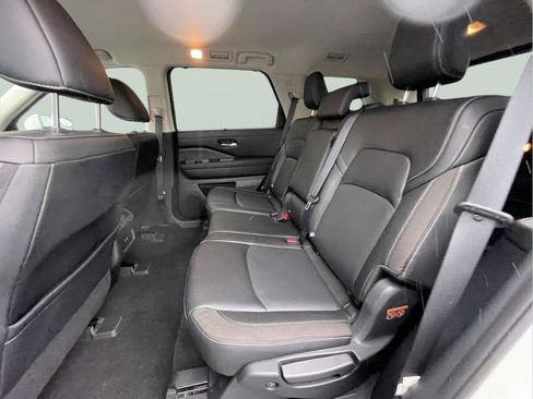 Used 2023 Nissan Pathfinder SL AWD/4WD image 15