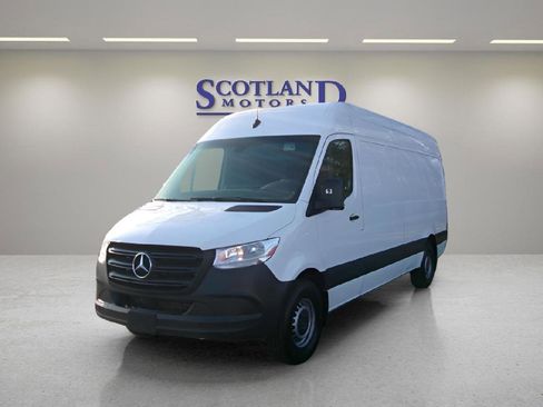 Used 2023 Mercedes-Benz Sprinter 2500 image 2