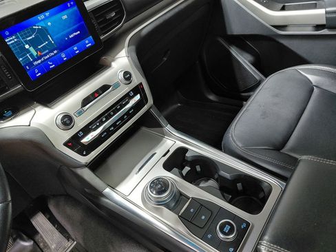 Certified 2020 Ford Explorer XLT w/ Equipment Group 202A image 32
