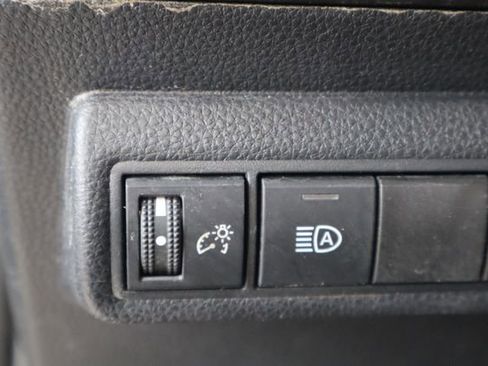 Used 2020 Toyota Corolla SE image 18